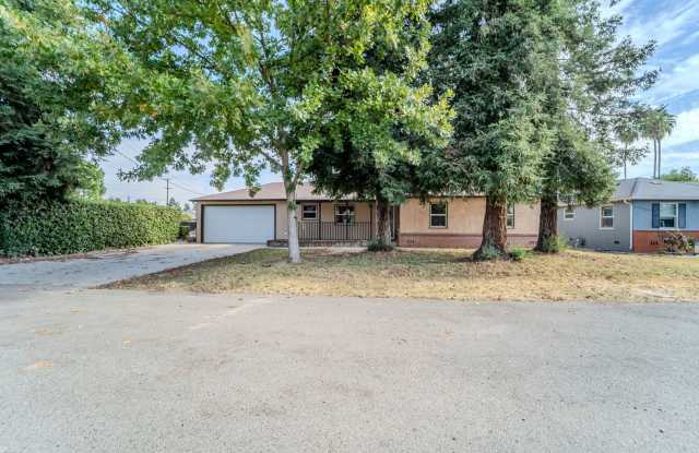 3+ bedroom 2 bath with POOL!!!! Gallery 2