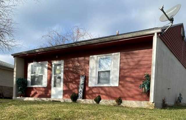 Quaint 3 bed 1 bath house with AC  everything you need in Xenia - 792 East Church Street, Xenia, OH 45385