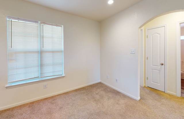 ALL TILE HOUSE MINUTES AWAY FROM FORT HOOD! photos photos