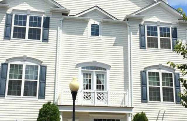 5039 GREENHOUSE TERRACE - 5039 Greenhouse Ter, Centreville, VA 20120