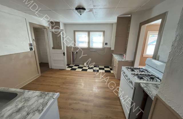 2 Bedroom 1 Bath Apartment w/ Basement photos photos