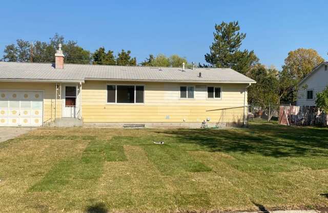 Large and recently remodeled 5 bedroom with attached garage. photos photos