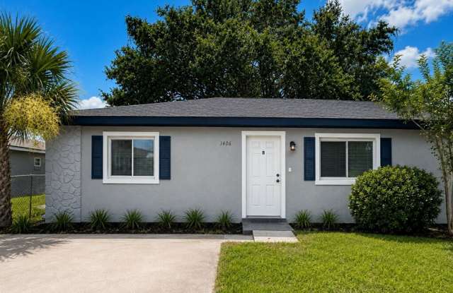 2Br, 1 bath half Duplex - nice house with fenced in yard Gallery 1