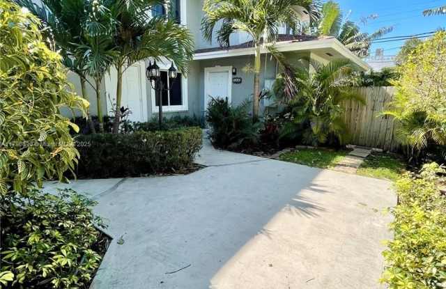 1325 NE 5th Ave photos photos