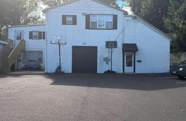 1048 GRAY Avenue Gallery 1
