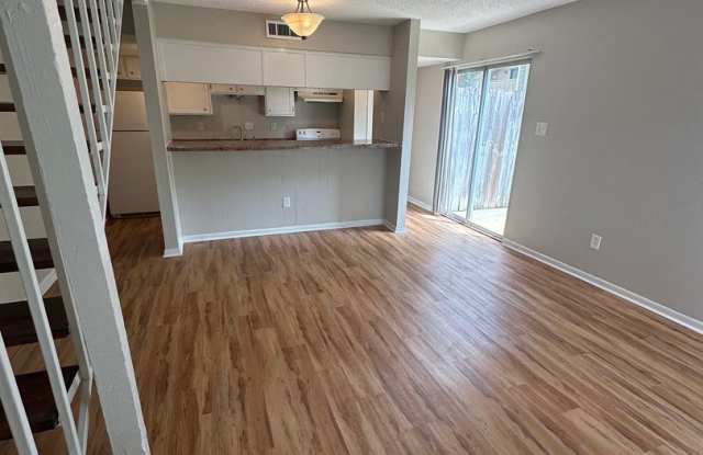 1BD/1BA Townhouse located on the Germantown/Memphis Line! Gallery 3