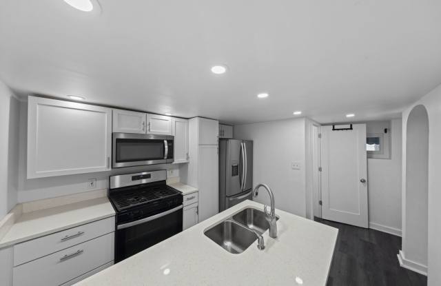 Urban Charm Meets Modern Comfort with a View - 2 Bedroom, 1 Bathroom Home for Rent - 6042 Sawyer Street, Pittsburgh, PA 15201