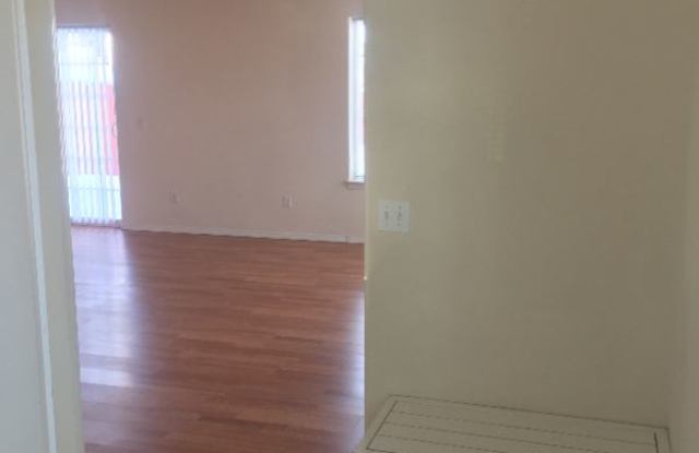 8023 East 6th Avenue B Gallery 3