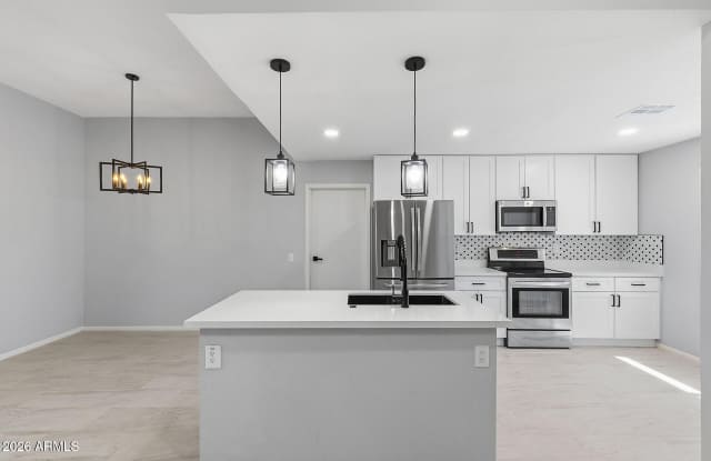 16817 N MEADOW PARK Drive Gallery 4