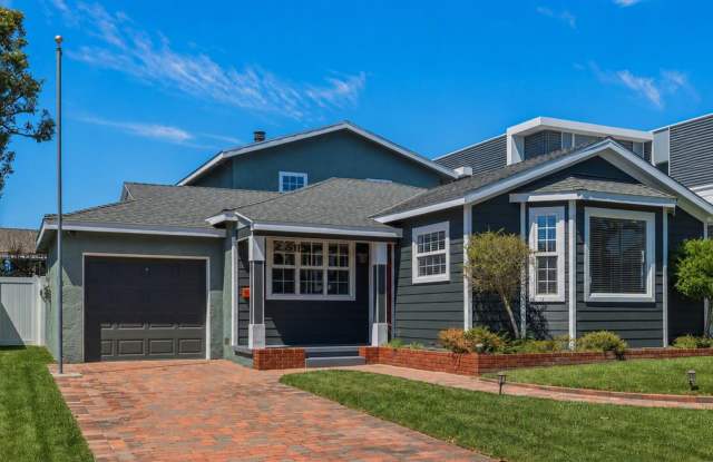 Modern Comfort Meets Coastal Living photos photos