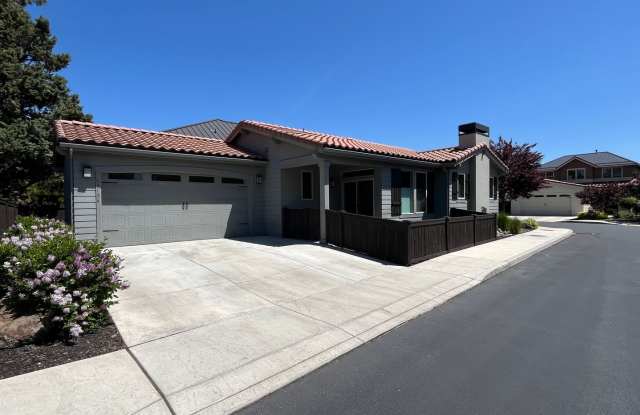 Single Level Home in Unique Bend Neighborhood photos photos