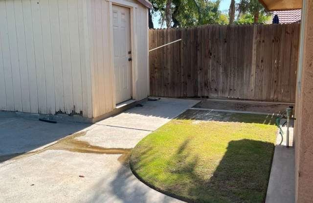 Beautiful 4 Bedroom 2 Bath Home with Pool. photos photos