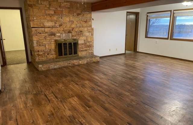 Waterfront! Sunset views! 3 bdrms! Attached garage! Private driveway! Gallery 4