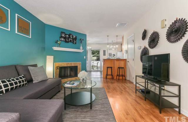 125 Chaucer Court Gallery 3