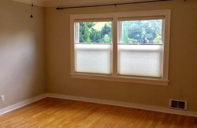 2004 E. Pine Street Gallery 4