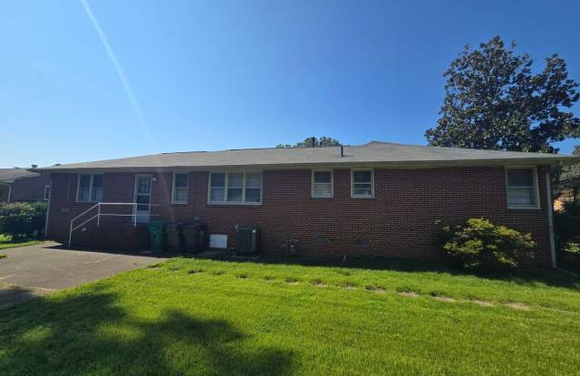 3 bedroom house in Colonial Heights Gallery 3