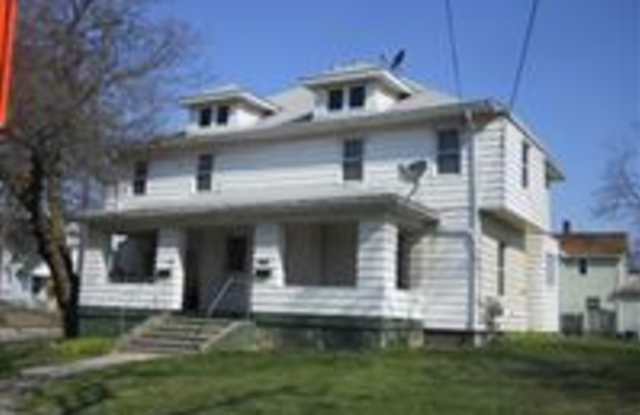 426 & 428 West Trail Street Gallery 2