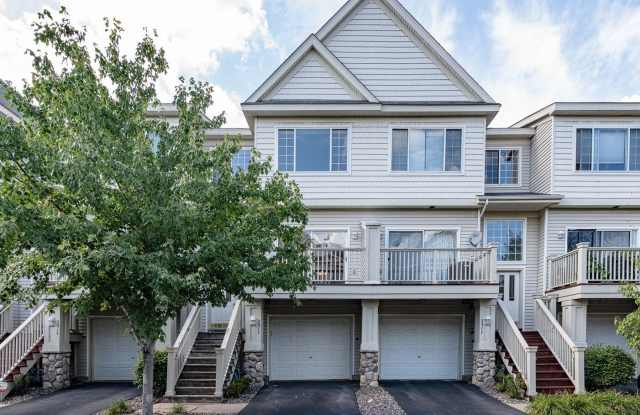 Like New 2 Bed/2 Bath Townhome With Amenities And Attached Garage photos photos