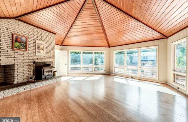 10620 MARBURY ROAD Gallery 3