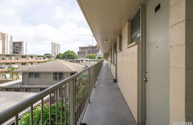 $2,100 / 1br - 423ft2 - Well Maintained 1BR/1BA/1PKG unit in Apt (Honolulu) Gallery 4