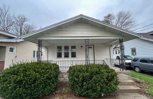 Cozy and freshly Updated North Toledo Home Near I-75 & Downtown photos photos