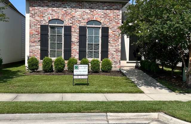 3 br house by U club! Dbl garage, upgrades, pool and tennis included! photos photos