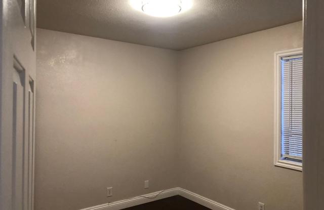 4 BEDROOM / 2 BATH SINGLE FAMILY HOME W/ CASITA photos photos