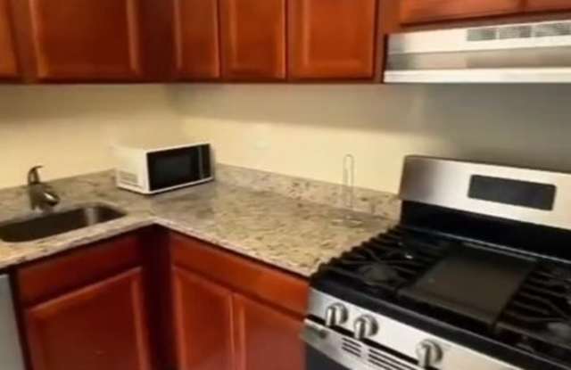 Charming 2BR Condo in Columbia Gallery 4