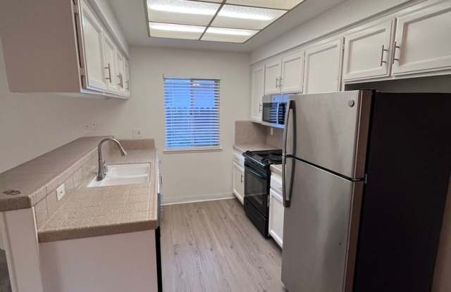 UPDATED 3 BEDROOM HOUSE W/ RV ACCESS!! Gallery 3