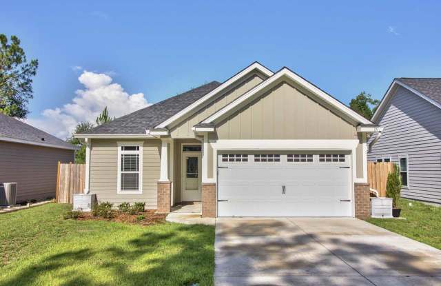 114 Carousel - 114 Carousel Cir, Crawfordville, FL 32327