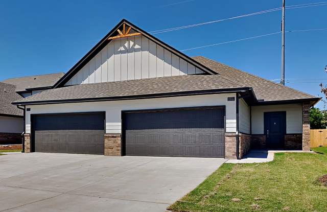*SPECIAL*Luxury 3 Bedroom 2 Bathroom Duplex with 2 Car Garage in Piedmont Schools (Larger Primary Bedroom) (Neighborhood Park and Basketball Court) Gallery 1