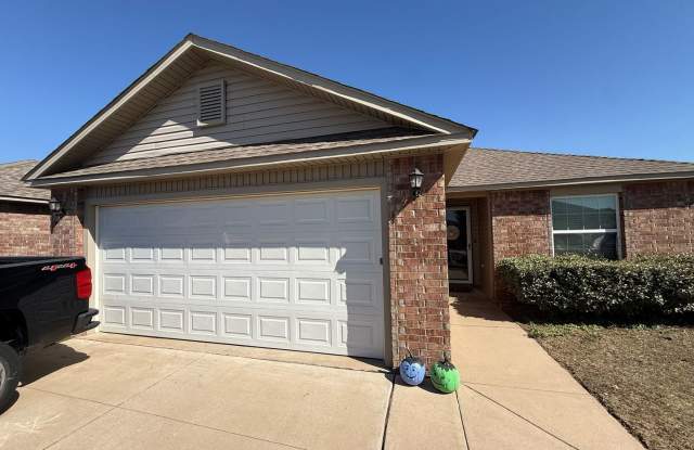 Spacious 3 Bedroom 2 Bathroom Home in Newcastle Schools Gallery 1