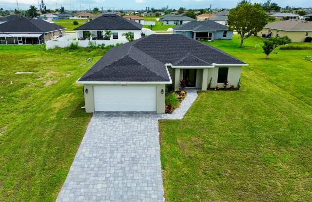 2025 Build, 4/2 w/ SS Appliances and Paver Driveway photos photos