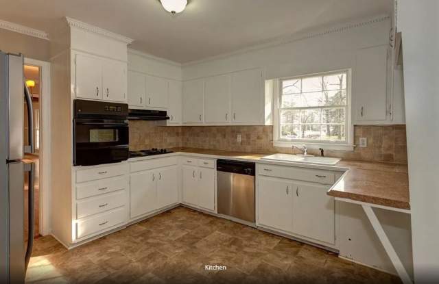 4 Bed 3 Bath in Atlanta! Gallery 3