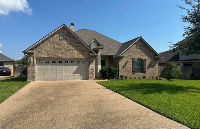 College Station - 4 bedrooms, 2.5 Bathroom, 2 car garage, fenced in back yard -Available now! - 2134 Chestnut Oak Circle, College Station, TX 77845