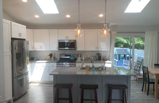 Hillsmere Shores Gallery 3