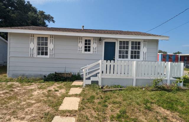 MOVE IN SPECIAL: Waived $350 Cleaning Fee!!!!! - 3313 Reymarde Street, Pensacola, FL 32505