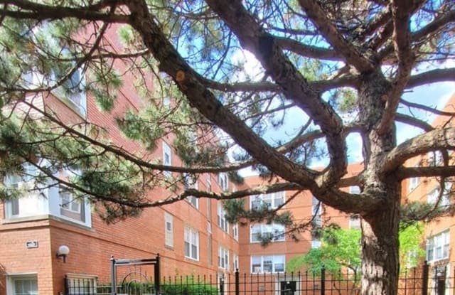 2410 West Farragut Avenue - 2410 West Farragut Avenue, Chicago, IL 60625
