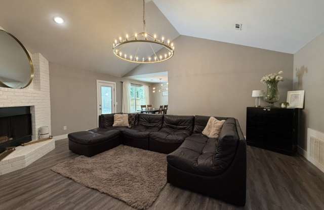 1314 N Fieldstone Avenue Gallery 2