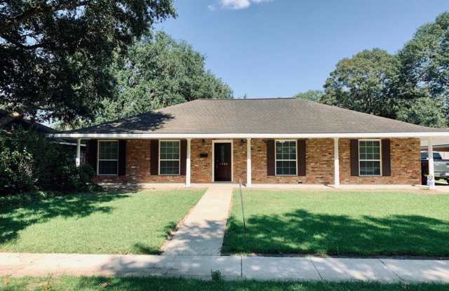 Immaculate home in Broadmoor - 1763 Brocade Drive, Baton Rouge, LA 70815