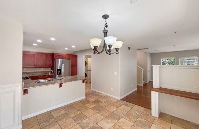 SD: Bright 2BD/2.5BA Townhome in Point Loma with Fireplace, Private Balcony & Tandem Garage photos photos