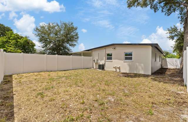Cozy Single Family home available now! (UTILITIES INCLUDED) Gallery 4