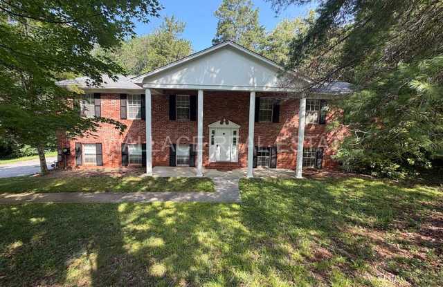 FARRAGUT LIVING OFFERING 4 BEDROOMS AND 3.5 BATHS WITH NICE SUN PORCH photos photos