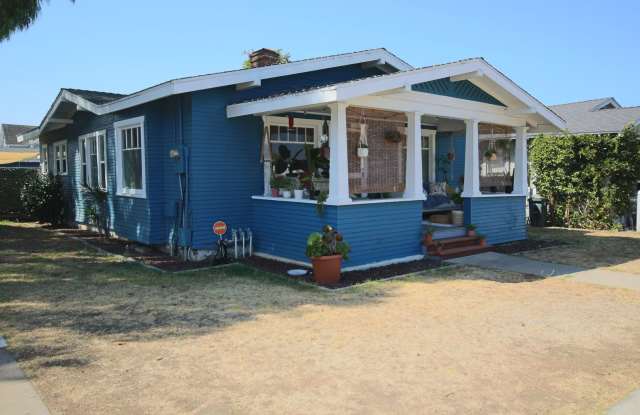 3 Bedroom Craftsman Home with 1-Car Garage Gallery 1