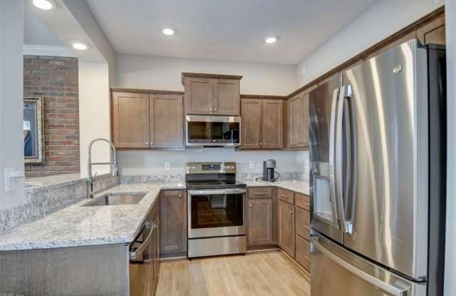 1007 Kathy Ann Way W Gallery 3