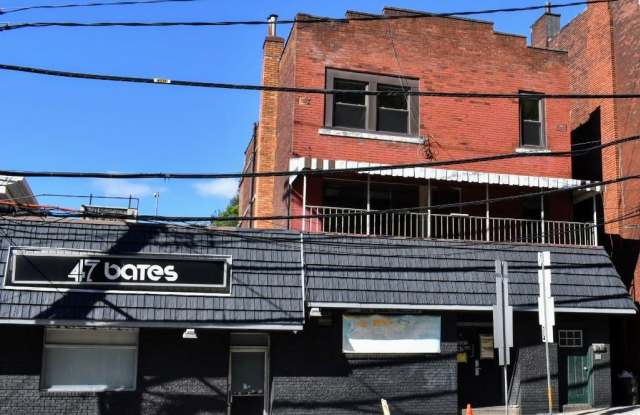 Amazing Two Bedroom in Oakland! Ample Natural Light, Central A/C  More!! Call Today! - 47 Bates Street, Pittsburgh, PA 15213