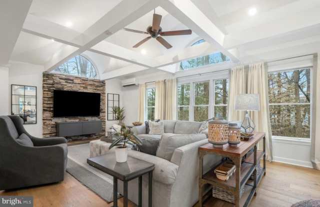 7312 BURDETTE Court Gallery 4