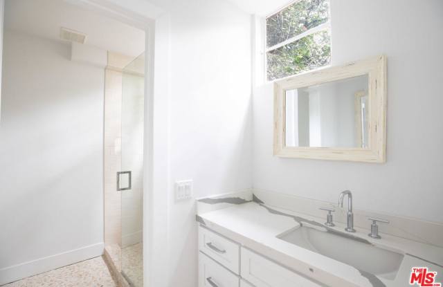 29233 HEATHERCLIFF Road Gallery 4
