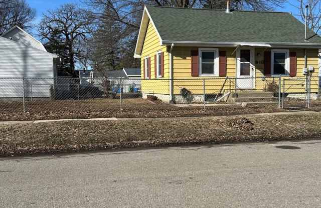 1 Bedroom, 1 Bath Home 916 Evergreen Waterloo, IA photos photos