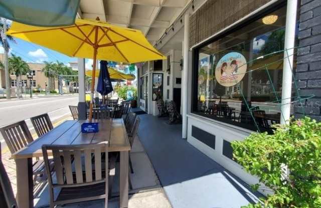 209 W OLYMPIA Avenue Gallery 2